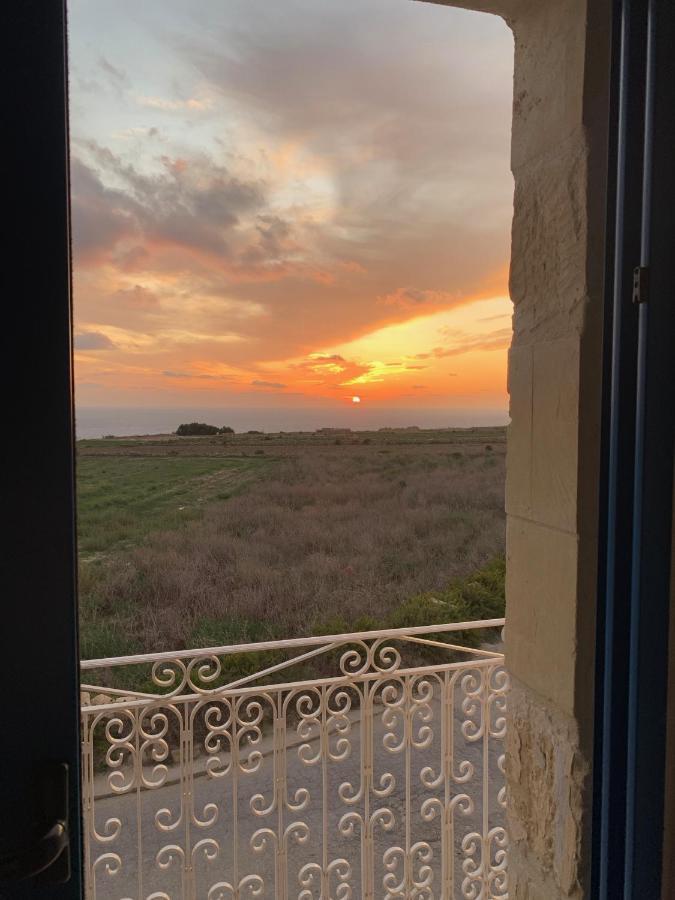 Fiftyfour West Boutique Living Bed and Breakfast Għarb Exteriör bild