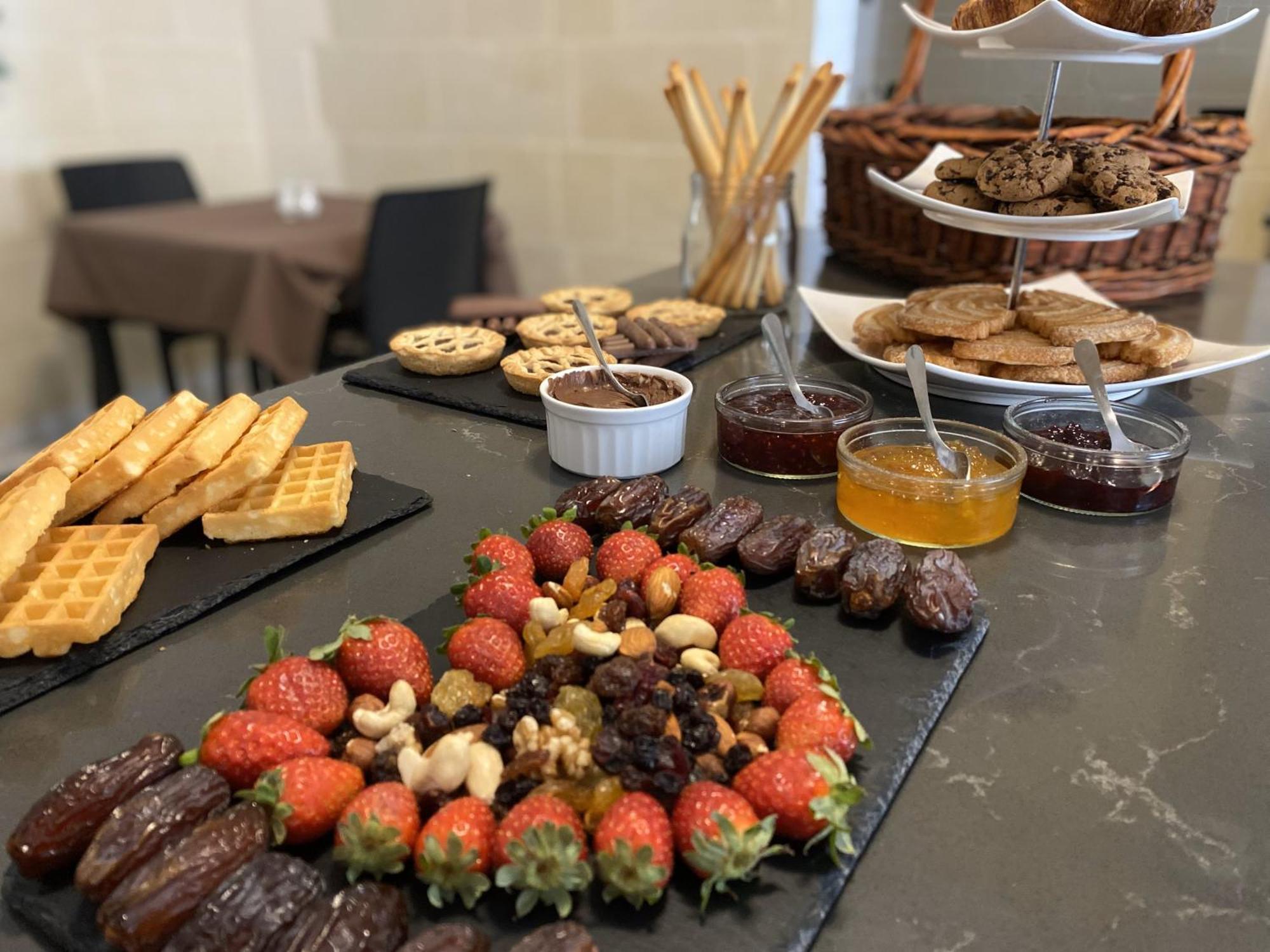 Fiftyfour West Boutique Living Bed and Breakfast Għarb Exteriör bild