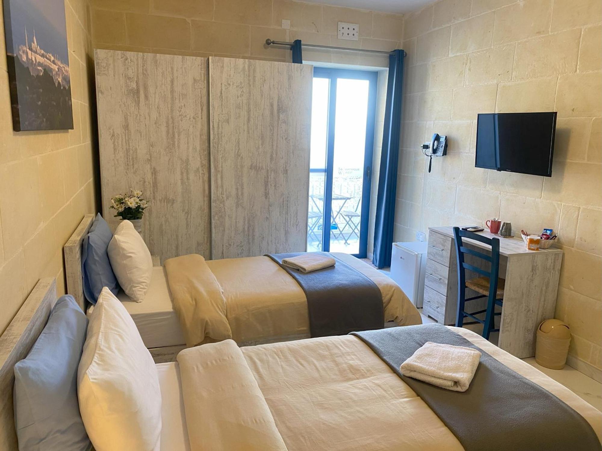 Fiftyfour West Boutique Living Bed and Breakfast Għarb Exteriör bild
