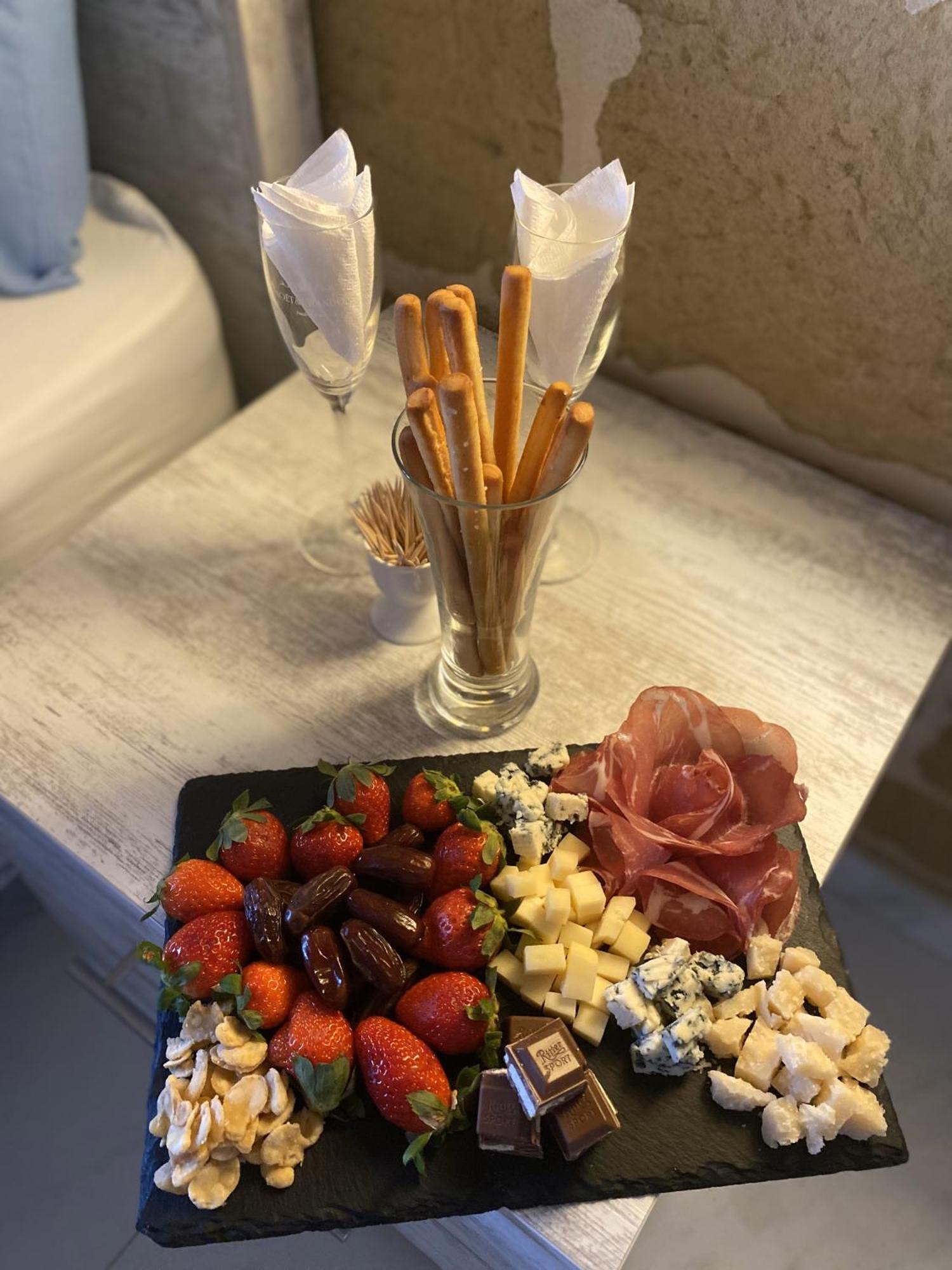 Fiftyfour West Boutique Living Bed and Breakfast Għarb Exteriör bild