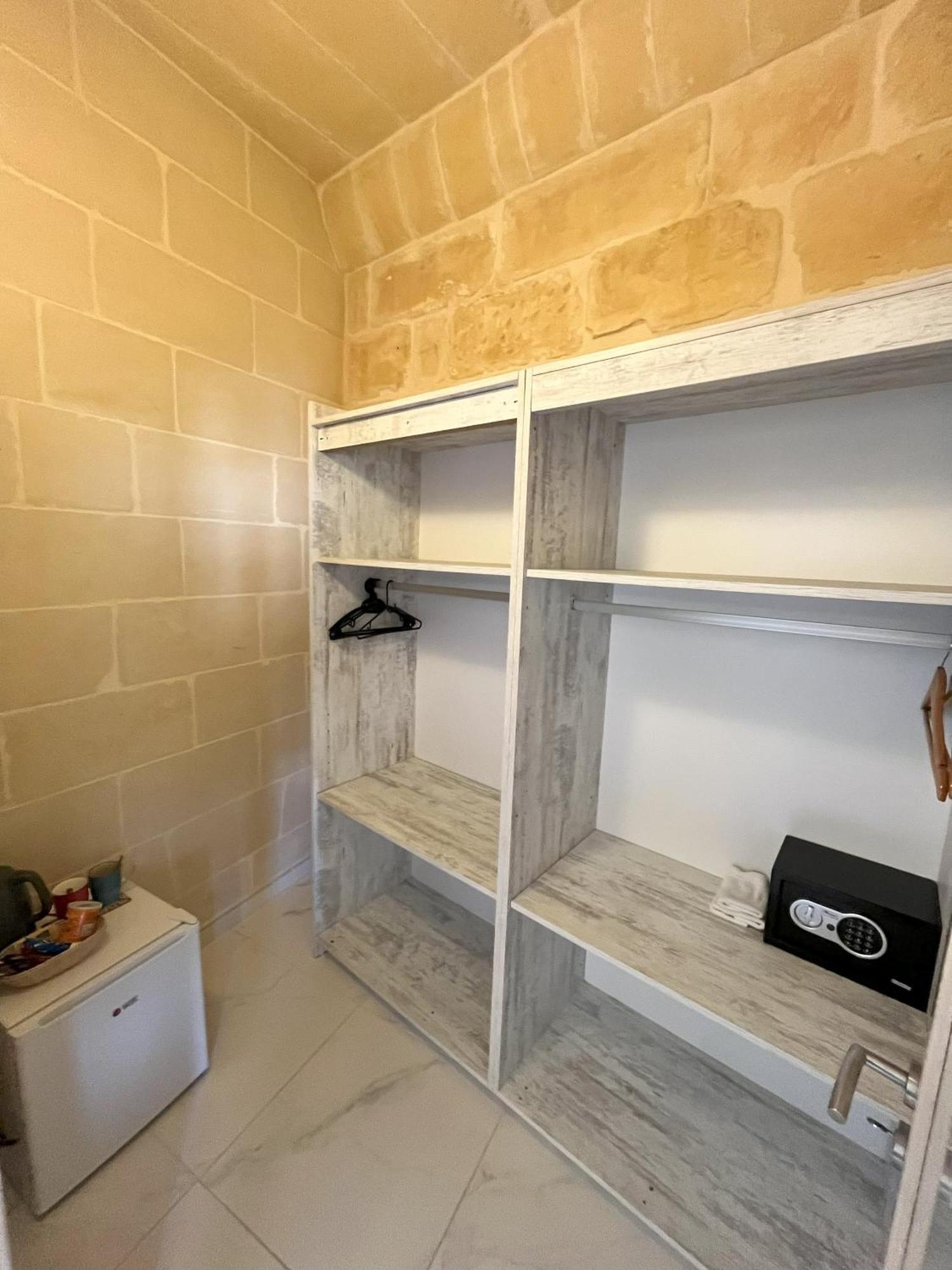 Fiftyfour West Boutique Living Bed and Breakfast Għarb Exteriör bild