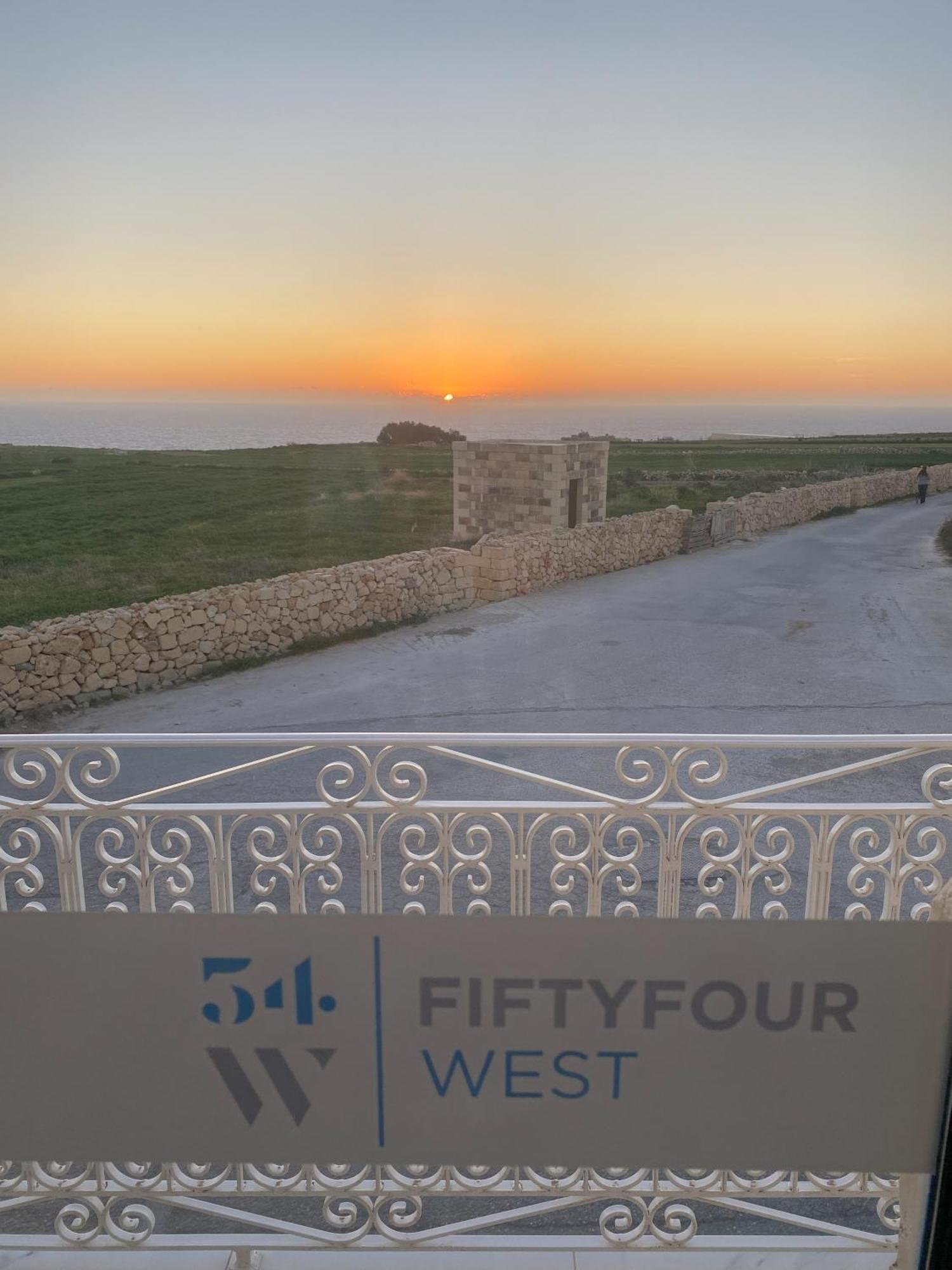 Fiftyfour West Boutique Living Bed and Breakfast Għarb Exteriör bild