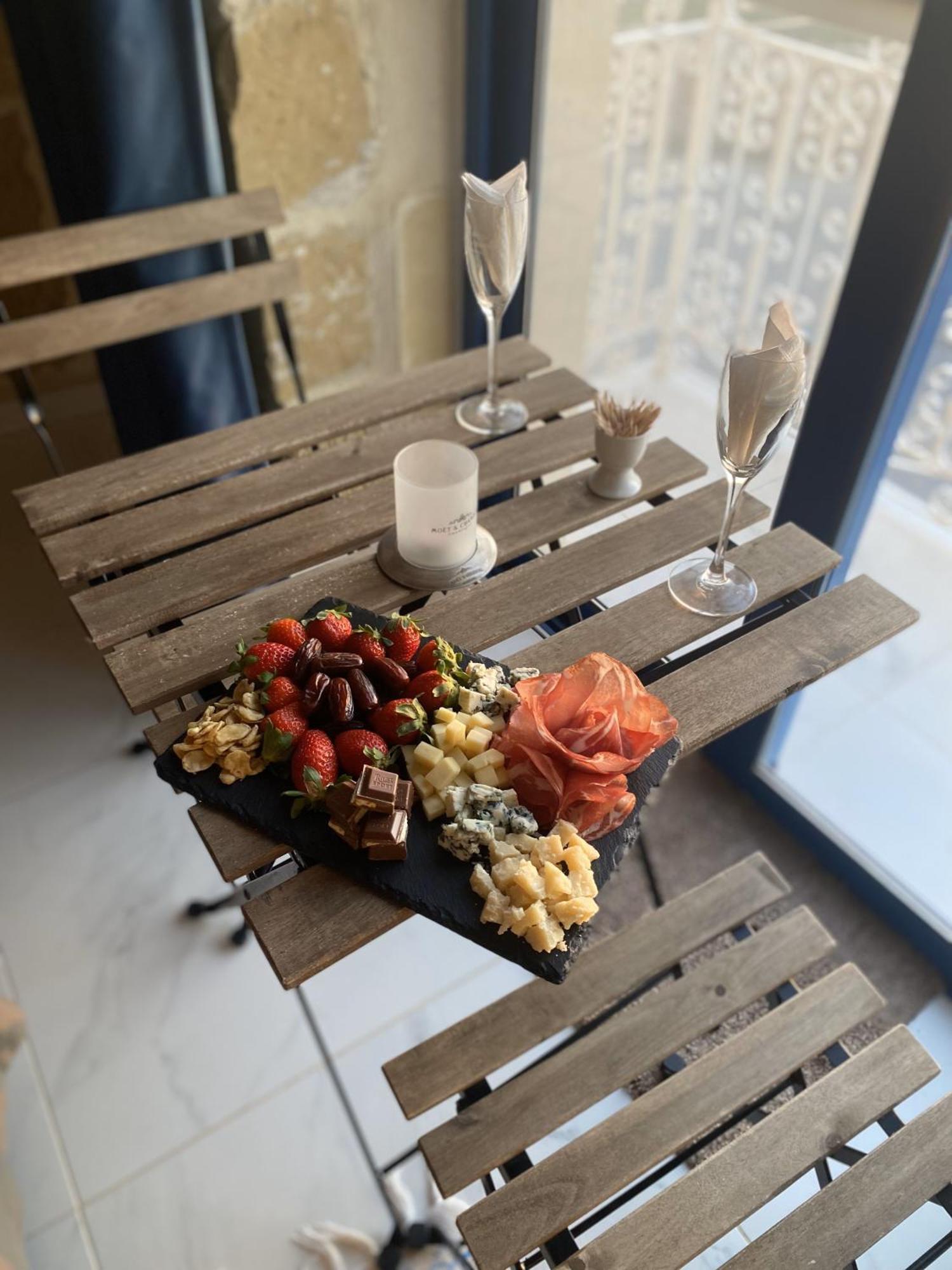 Fiftyfour West Boutique Living Bed and Breakfast Għarb Exteriör bild
