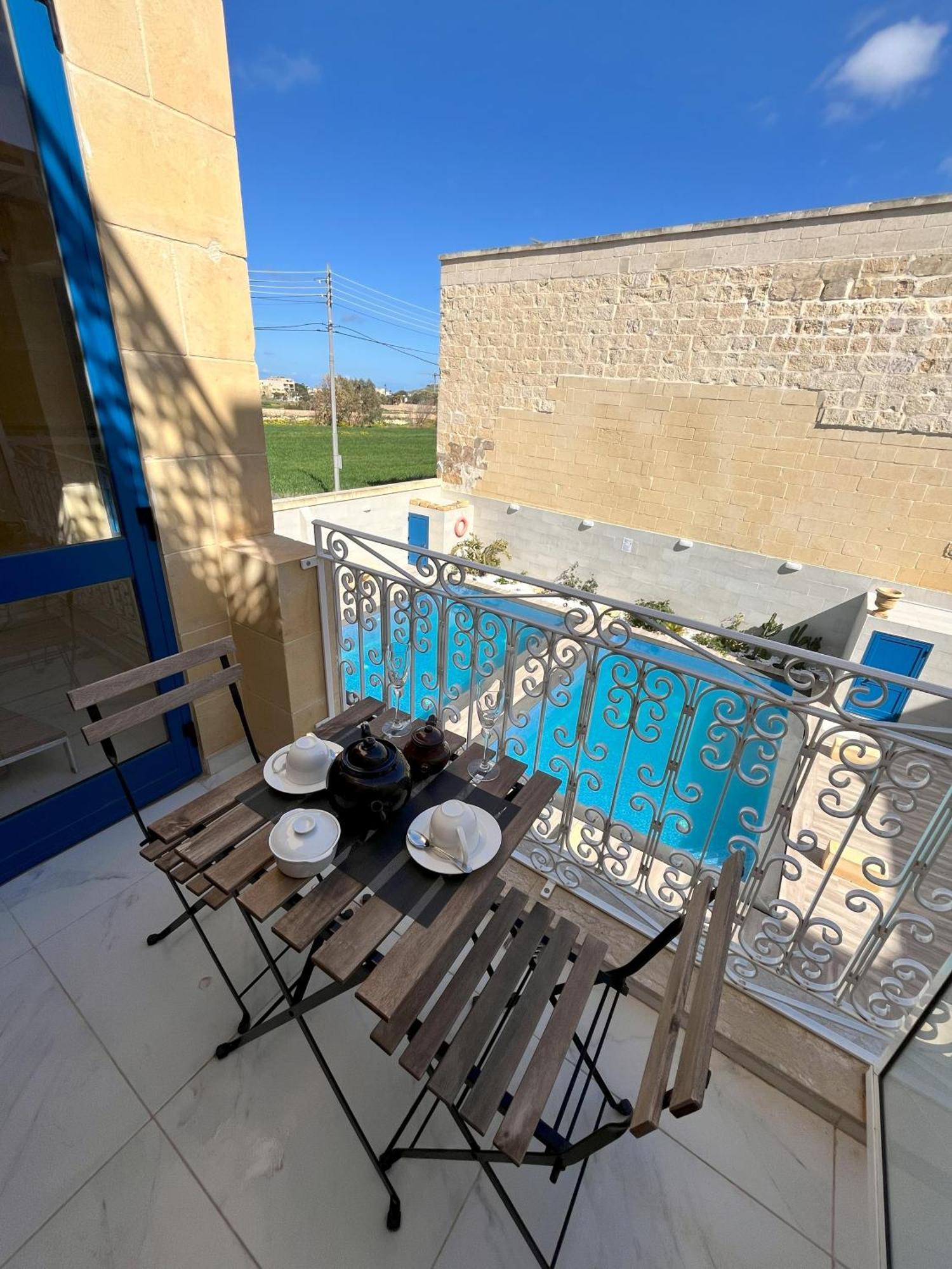 Fiftyfour West Boutique Living Bed and Breakfast Għarb Exteriör bild