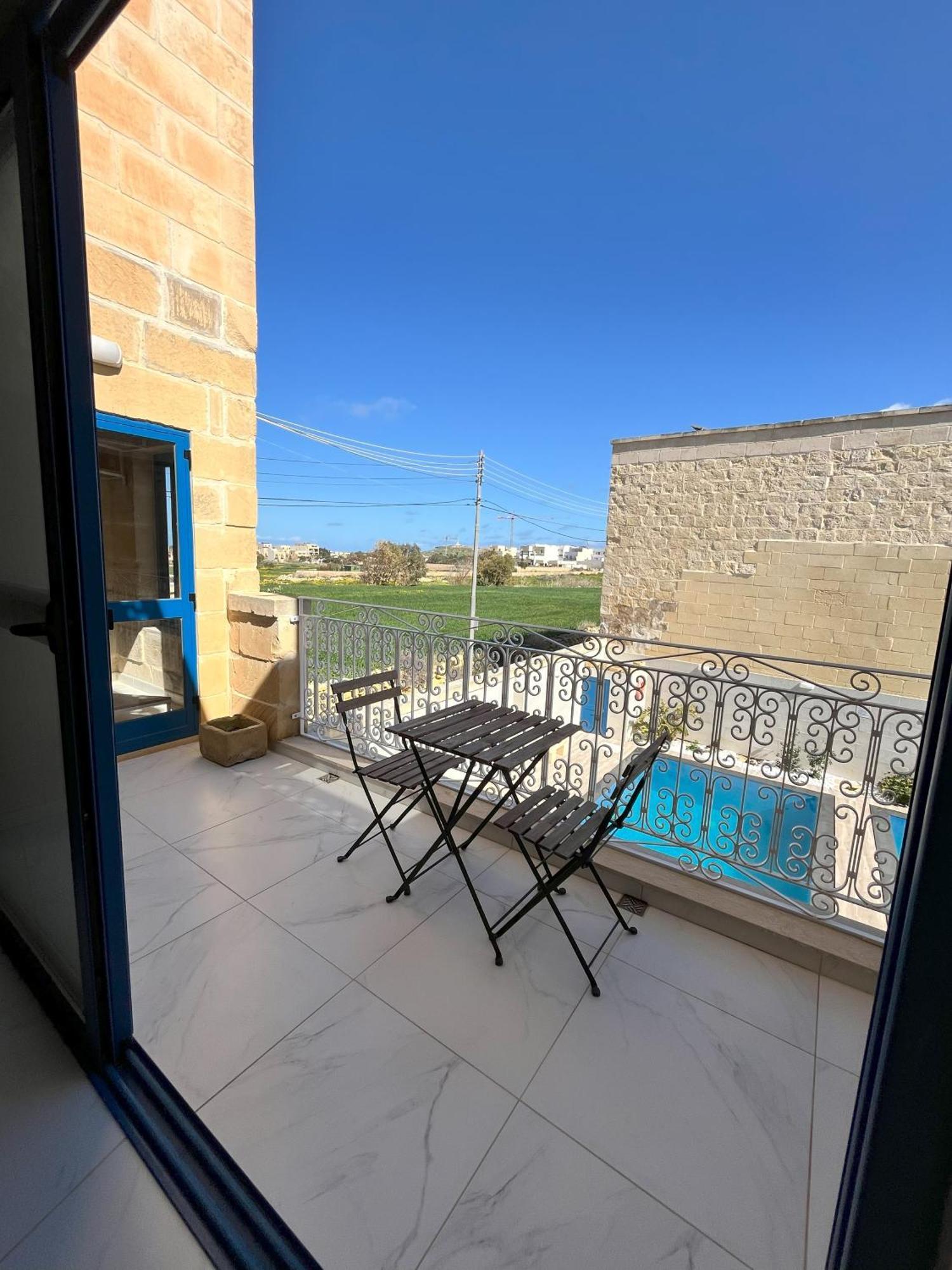 Fiftyfour West Boutique Living Bed and Breakfast Għarb Exteriör bild