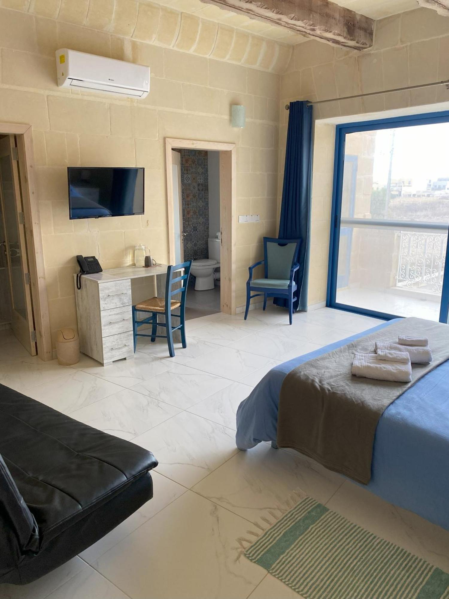 Fiftyfour West Boutique Living Bed and Breakfast Għarb Exteriör bild