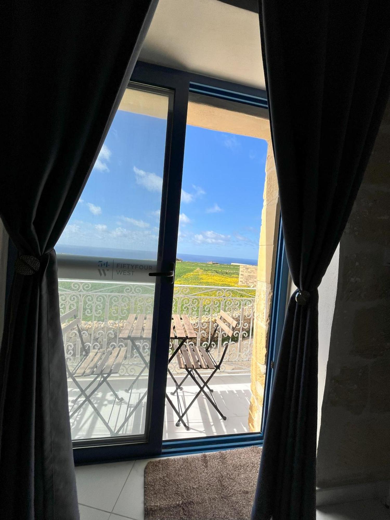 Fiftyfour West Boutique Living Bed and Breakfast Għarb Exteriör bild