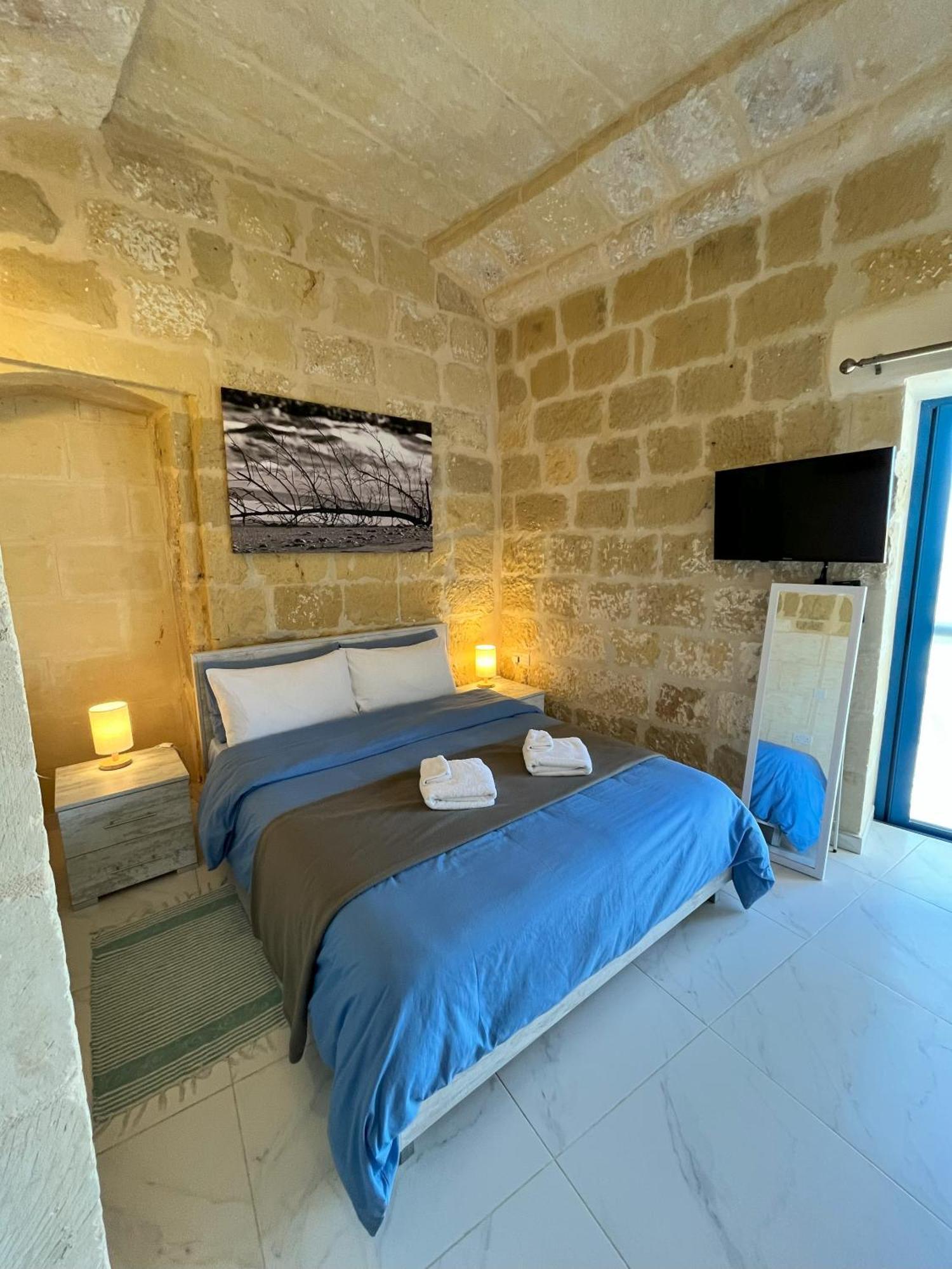 Fiftyfour West Boutique Living Bed and Breakfast Għarb Exteriör bild