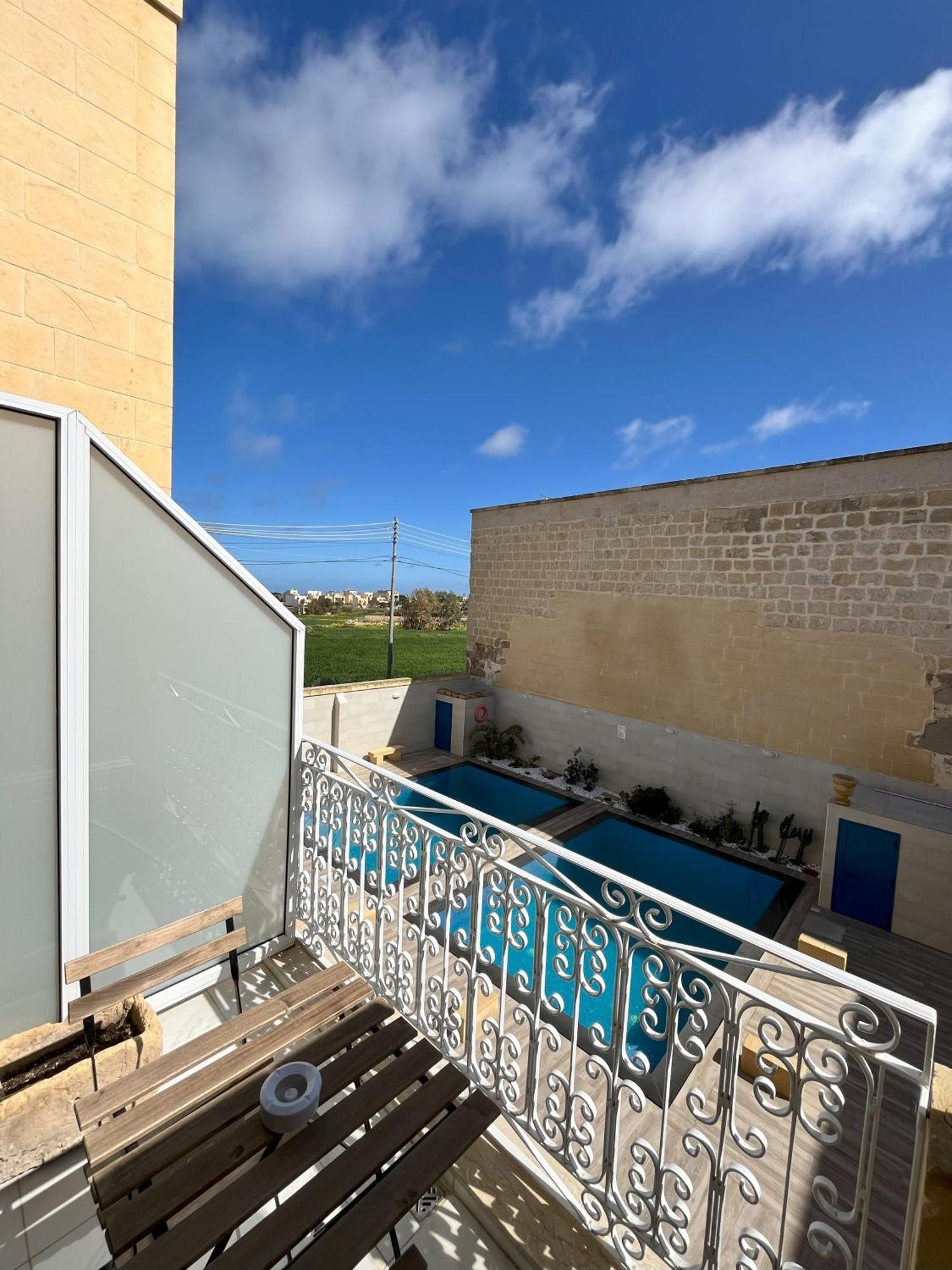 Fiftyfour West Boutique Living Bed and Breakfast Għarb Exteriör bild